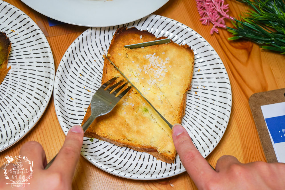 屏東咖啡廳推薦[雁行咖啡]勝利星村附近的人氣老宅咖啡廳!超多甜點蔬食料理可以品嚐!