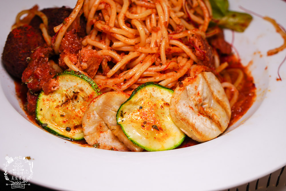 屏東咖啡廳推薦[雁行咖啡]勝利星村附近的人氣老宅咖啡廳!超多甜點蔬食料理可以品嚐!