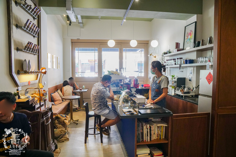 屏東咖啡廳推薦[雁行咖啡]勝利星村附近的人氣老宅咖啡廳!超多甜點蔬食料理可以品嚐!