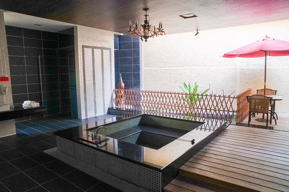 高雄汽旅推薦<雅博泊特汽車旅館>寬廣精緻的渡假型汽車旅館!按摩浴缸超寬廣!