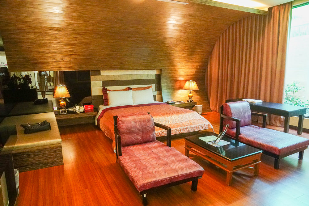 高雄汽旅推薦<雅博泊特汽車旅館>寬廣精緻的渡假型汽車旅館!按摩浴缸超寬廣!