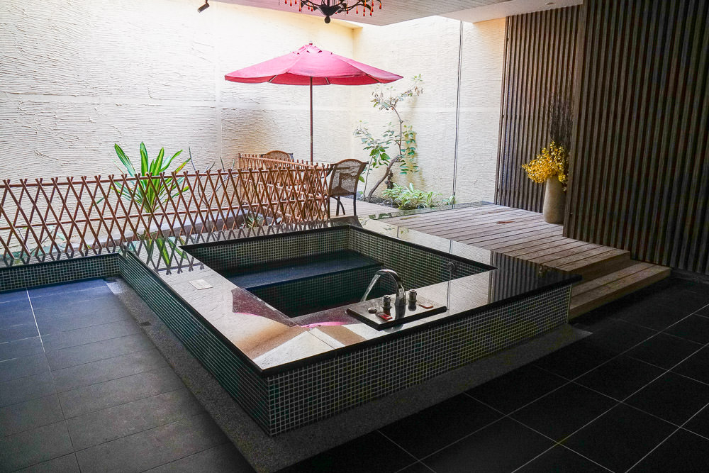 高雄汽旅推薦<雅博泊特汽車旅館>寬廣精緻的渡假型汽車旅館!按摩浴缸超寬廣!