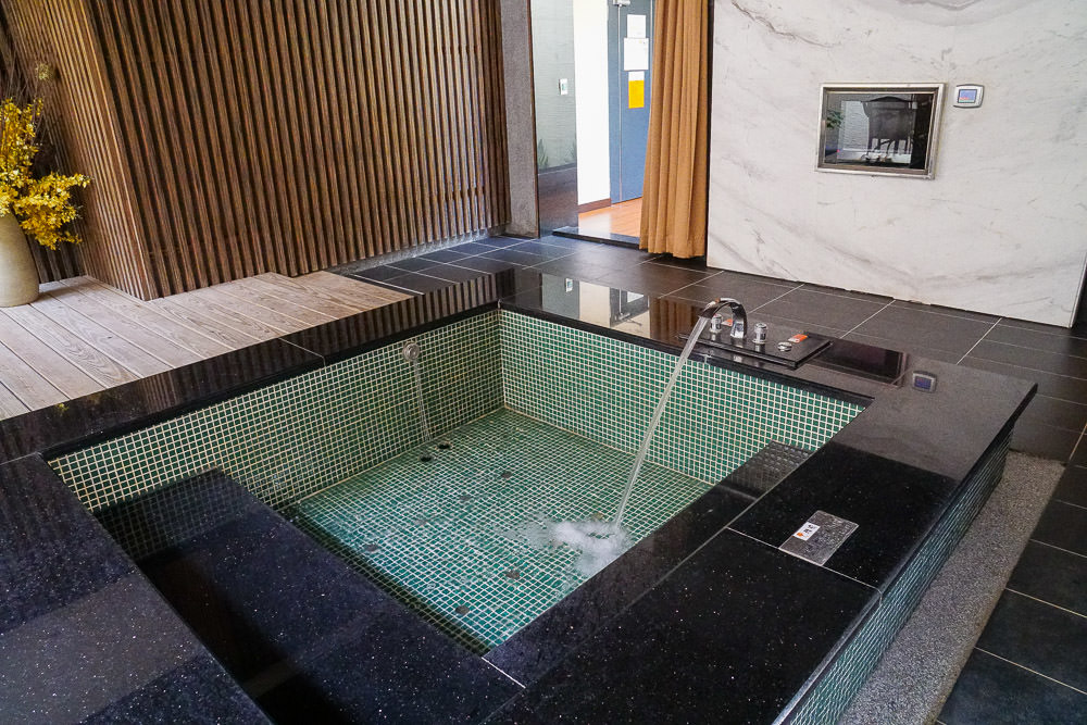 高雄汽旅推薦<雅博泊特汽車旅館>寬廣精緻的渡假型汽車旅館!按摩浴缸超寬廣!