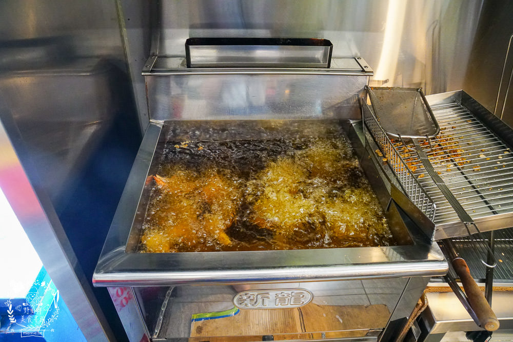 高雄[雞讚炸雞腿文橫店]CP值爆高炸雞腿居然只要25元?外皮鹹香酥脆雞肉超多汁?