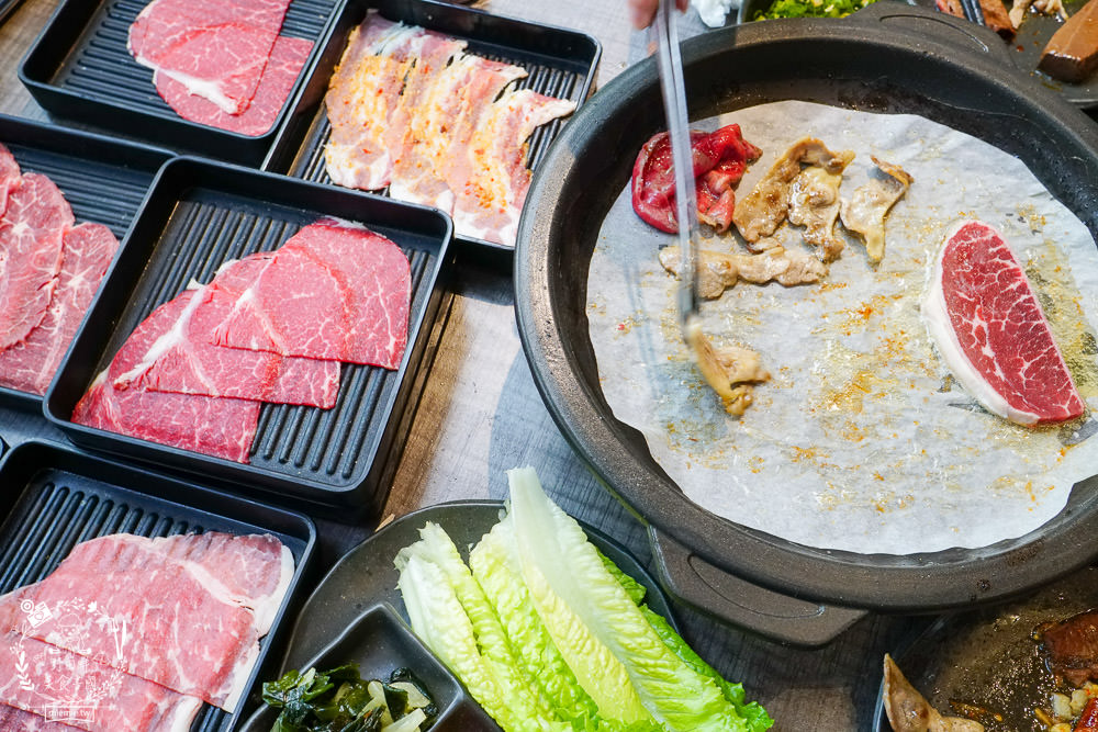 高雄韓八韓日燒肉鍋物吃到飽!一間轟動高雄的火烤兩吃吃到飽餐廳!現在最低只要699元?! - 第2張圖 高雄韓八韓日燒肉鍋物吃到飽!一間轟動高雄的火烤兩吃吃到飽餐廳!現在最低只要699元?!