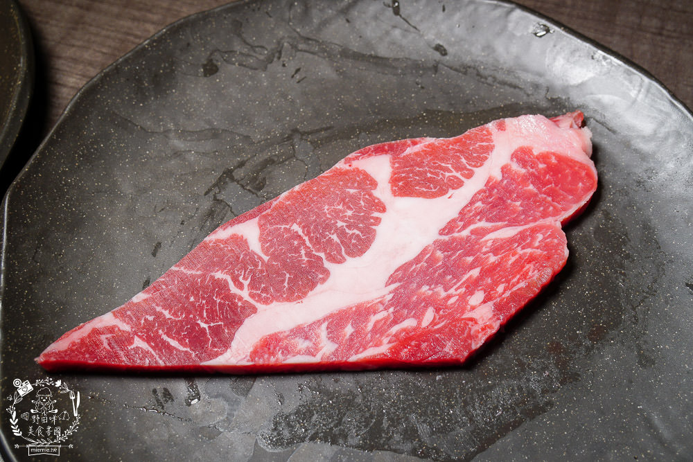 高雄韓八韓日燒肉鍋物吃到飽!一間轟動高雄的火烤兩吃吃到飽餐廳!現在最低只要699元?! - 第67張圖 高雄韓八韓日燒肉鍋物吃到飽!一間轟動高雄的火烤兩吃吃到飽餐廳!現在最低只要699元?!