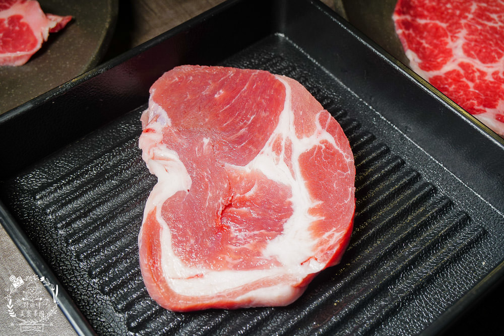 高雄韓八韓日燒肉鍋物吃到飽!一間轟動高雄的火烤兩吃吃到飽餐廳!現在最低只要699元?! - 第69張圖 高雄韓八韓日燒肉鍋物吃到飽!一間轟動高雄的火烤兩吃吃到飽餐廳!現在最低只要699元?!
