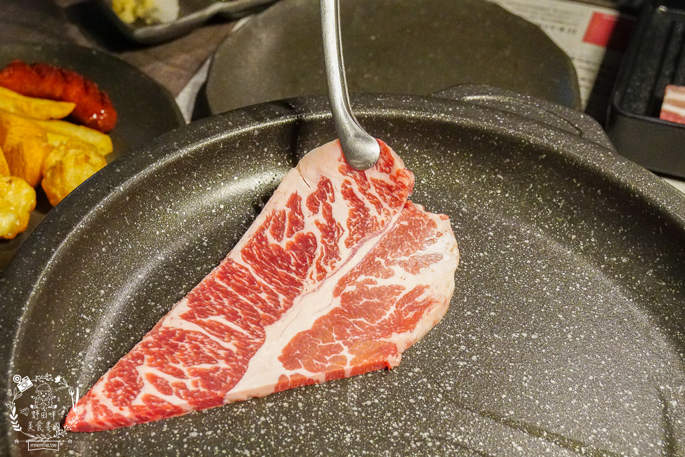 高雄韓八韓日燒肉鍋物吃到飽!一間轟動高雄的火烤兩吃吃到飽餐廳!現在最低只要699元?! - 第73張圖 高雄韓八韓日燒肉鍋物吃到飽!一間轟動高雄的火烤兩吃吃到飽餐廳!現在最低只要699元?!