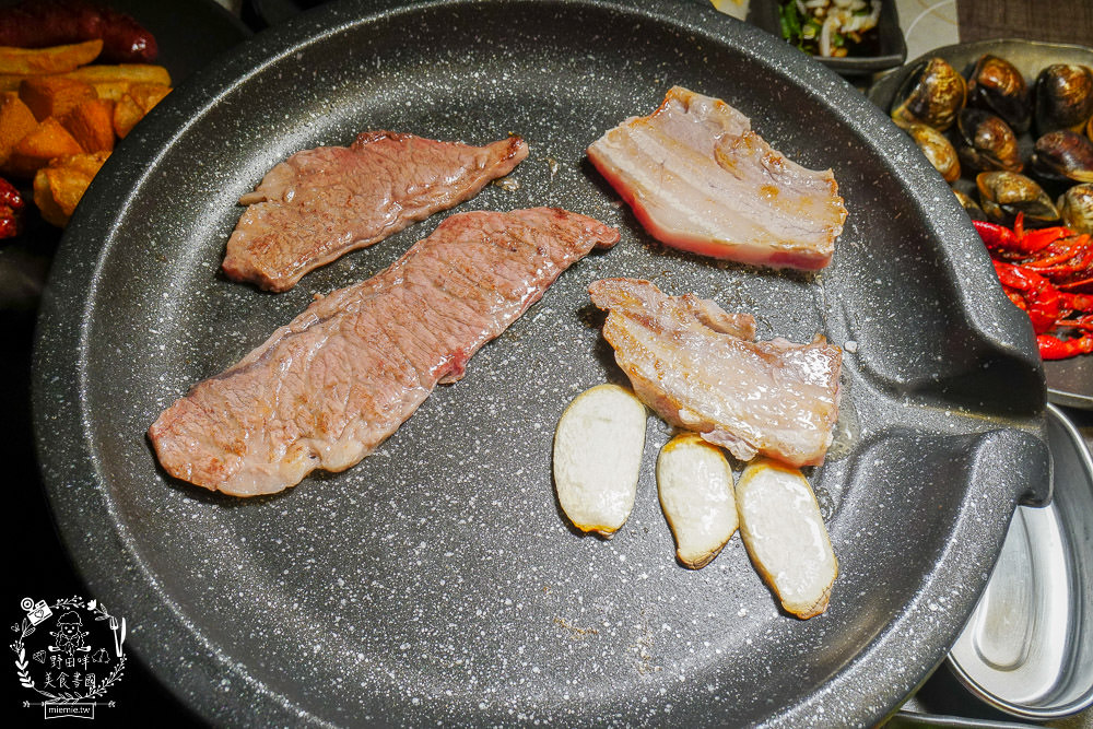 高雄韓八韓日燒肉鍋物吃到飽!一間轟動高雄的火烤兩吃吃到飽餐廳!現在最低只要699元?! - 第74張圖 高雄韓八韓日燒肉鍋物吃到飽!一間轟動高雄的火烤兩吃吃到飽餐廳!現在最低只要699元?!