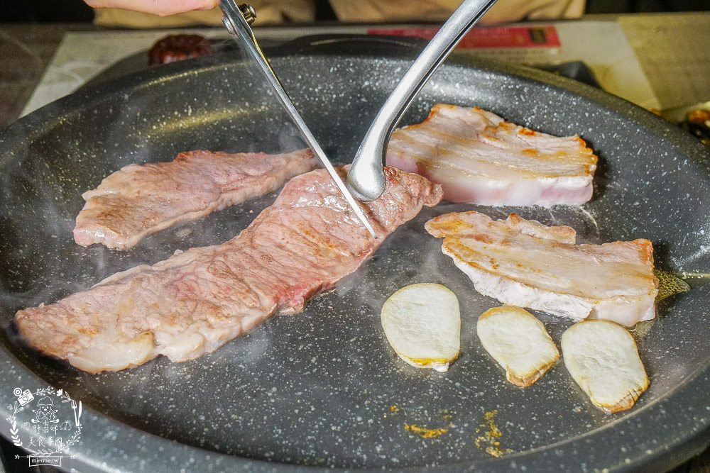 高雄韓八韓日燒肉鍋物吃到飽!一間轟動高雄的火烤兩吃吃到飽餐廳!現在最低只要699元?! - 第75張圖 高雄韓八韓日燒肉鍋物吃到飽!一間轟動高雄的火烤兩吃吃到飽餐廳!現在最低只要699元?!
