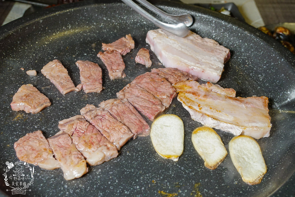高雄韓八韓日燒肉鍋物吃到飽!一間轟動高雄的火烤兩吃吃到飽餐廳!現在最低只要699元?! - 第76張圖 高雄韓八韓日燒肉鍋物吃到飽!一間轟動高雄的火烤兩吃吃到飽餐廳!現在最低只要699元?!