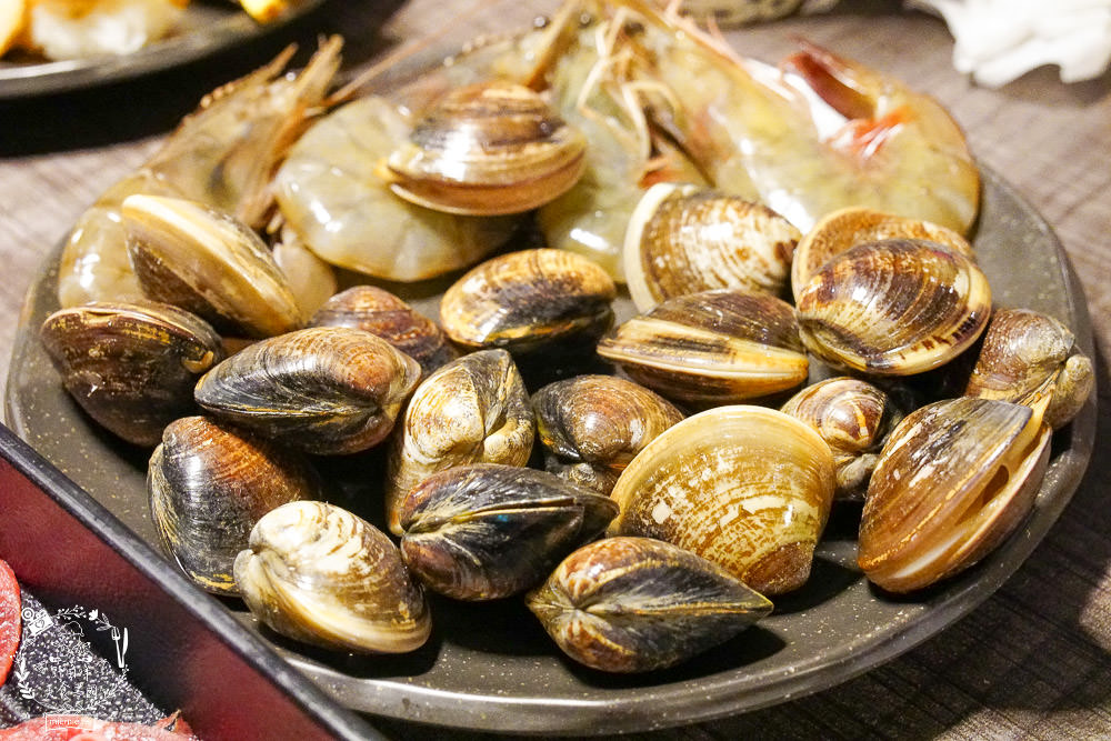 高雄韓八韓日燒肉鍋物吃到飽!一間轟動高雄的火烤兩吃吃到飽餐廳!現在最低只要699元?! - 第62張圖 高雄韓八韓日燒肉鍋物吃到飽!一間轟動高雄的火烤兩吃吃到飽餐廳!現在最低只要699元?!