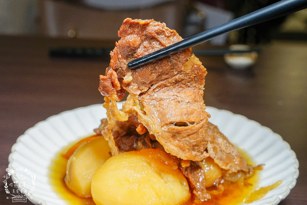 高雄居酒屋[居酒屋頑固老頭]新崛江商圈的療癒系深夜食堂+正統日本廚師料理美食