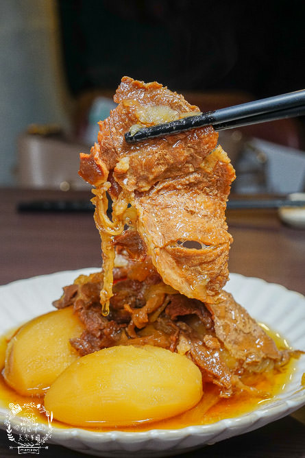 高雄居酒屋[居酒屋頑固老頭]新崛江商圈的療癒系深夜食堂+正統日本廚師料理美食