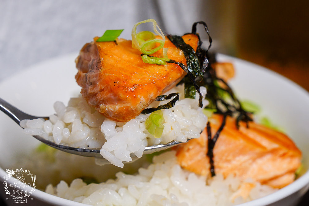 高雄居酒屋[居酒屋頑固老頭]新崛江商圈的療癒系深夜食堂+正統日本廚師料理美食