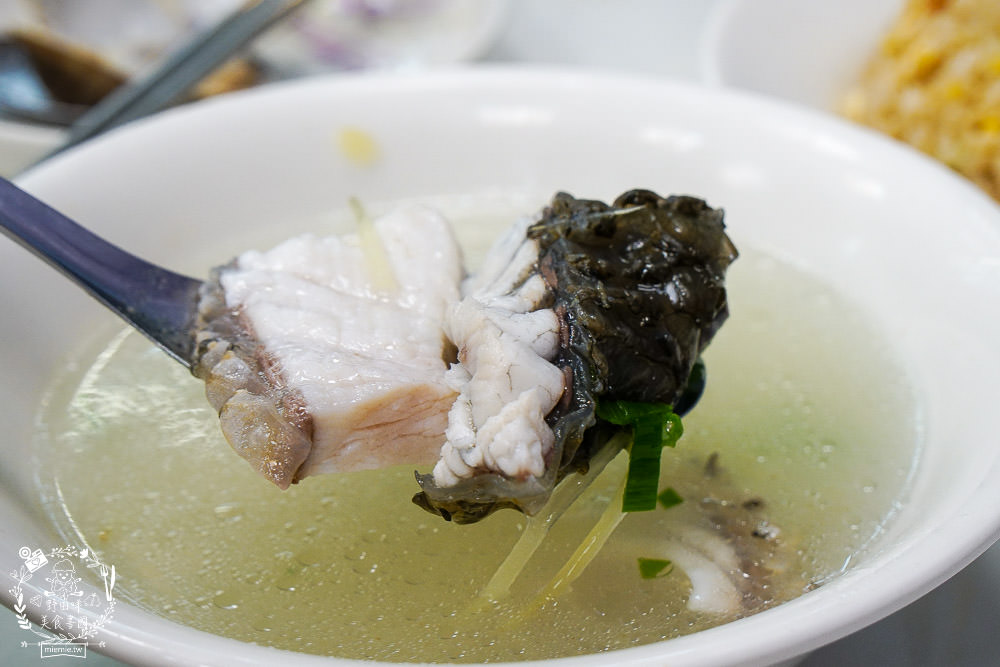 高雄[顏記鮮魚湯]仁雄路鱸魚湯熱炒料理!海鮮鍋燒麵跟蝦仁炒飯超澎湃der