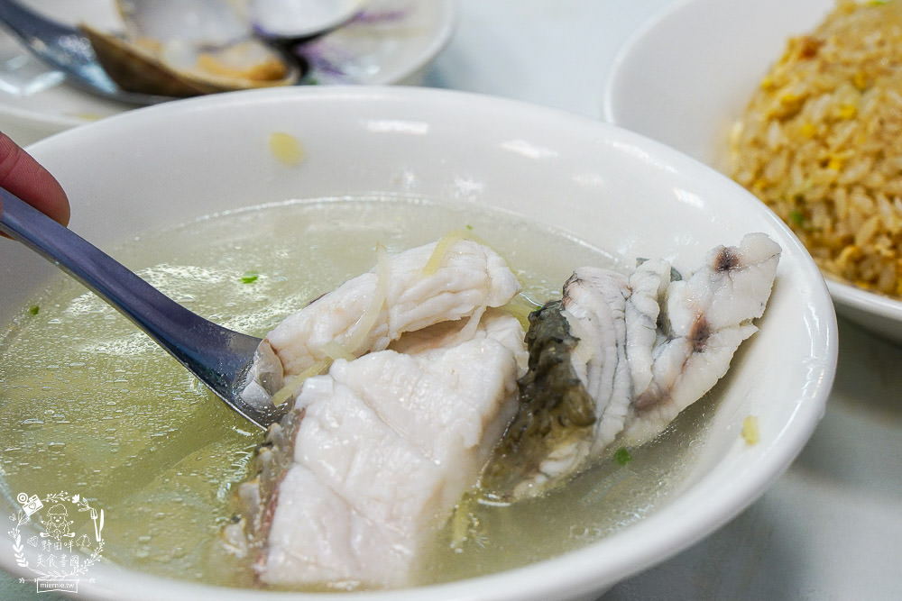 高雄[顏記鮮魚湯]仁雄路鱸魚湯熱炒料理!海鮮鍋燒麵跟蝦仁炒飯超澎湃der