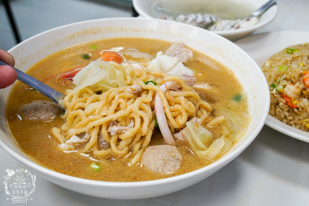 高雄[顏記鮮魚湯]仁雄路鱸魚湯熱炒料理!海鮮鍋燒麵跟蝦仁炒飯超澎湃der