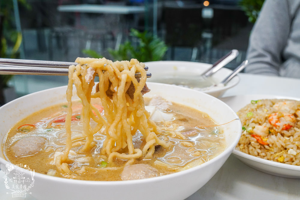 高雄[顏記鮮魚湯]仁雄路鱸魚湯熱炒料理!海鮮鍋燒麵跟蝦仁炒飯超澎湃der