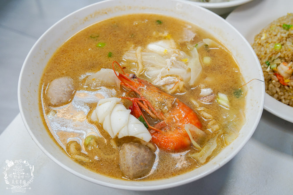 高雄[顏記鮮魚湯]仁雄路鱸魚湯熱炒料理!海鮮鍋燒麵跟蝦仁炒飯超澎湃der