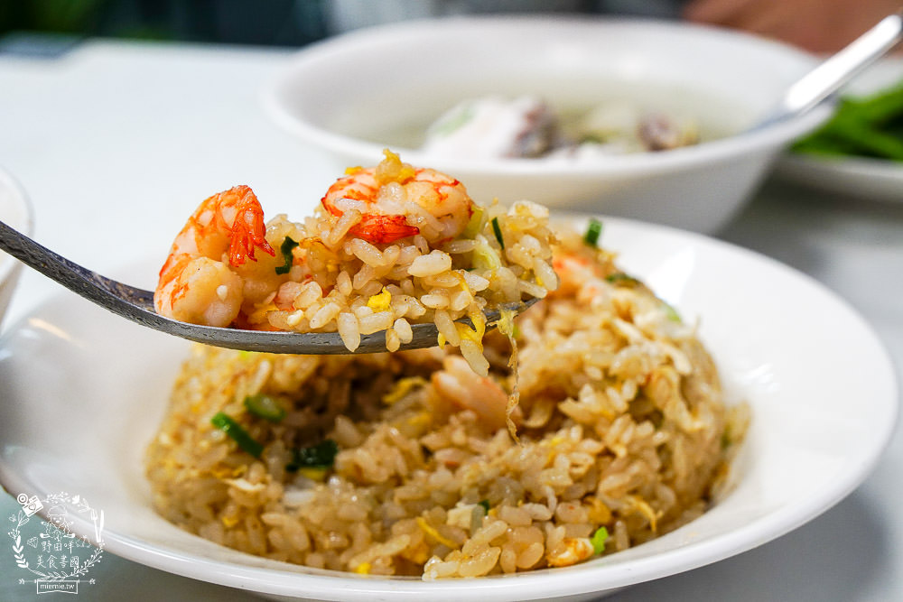 高雄[顏記鮮魚湯]仁雄路鱸魚湯熱炒料理!海鮮鍋燒麵跟蝦仁炒飯超澎湃der