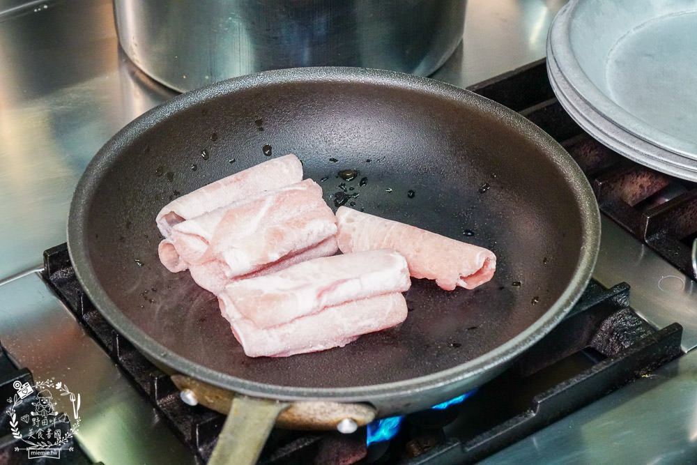 高雄[顥月義式料理]隱藏在市場內的頂級義大利麵店!日本進口的海膽明太子太浮誇了!