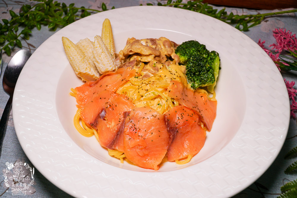 高雄[顥月義式料理]隱藏在市場內的頂級義大利麵店!日本進口的海膽明太子太浮誇了!