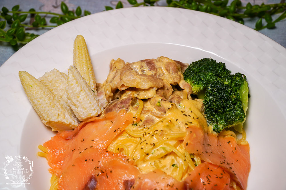 高雄[顥月義式料理]隱藏在市場內的頂級義大利麵店!日本進口的海膽明太子太浮誇了!