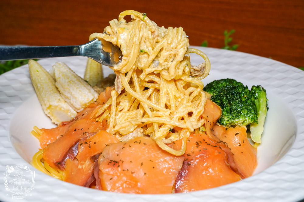 高雄[顥月義式料理]隱藏在市場內的頂級義大利麵店!日本進口的海膽明太子太浮誇了!