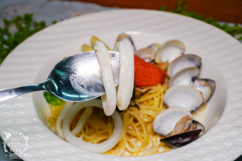 高雄[顥月義式料理]隱藏在市場內的頂級義大利麵店!日本進口的海膽明太子太浮誇了!