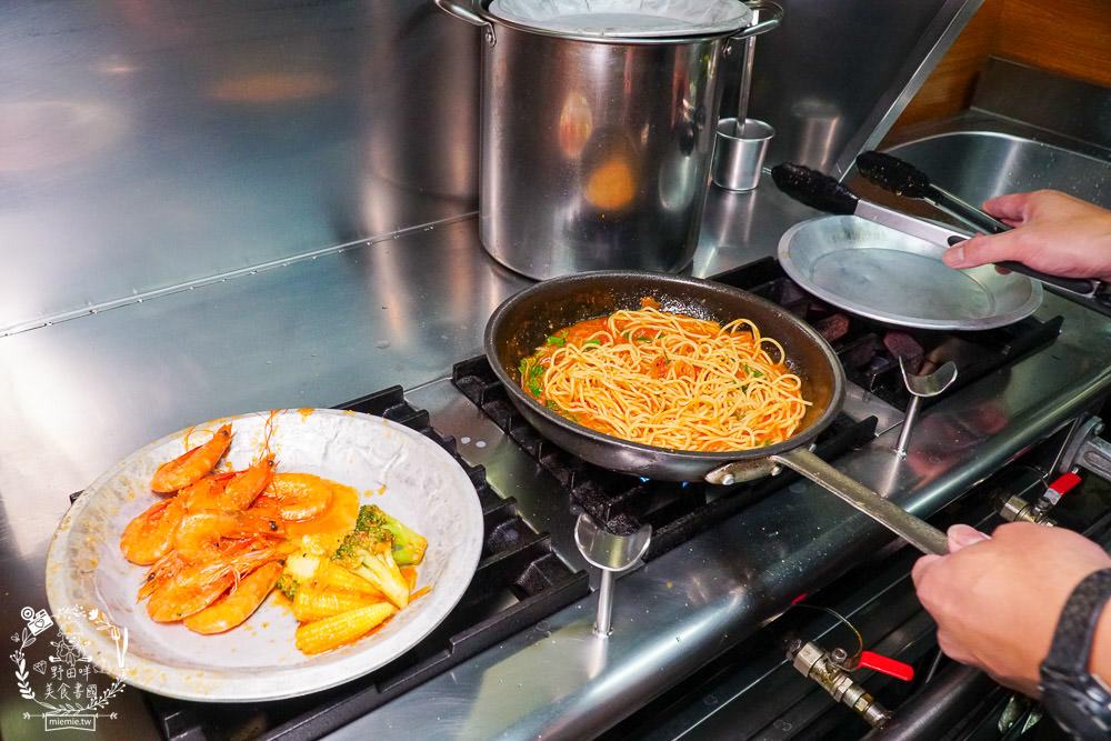 高雄[顥月義式料理]隱藏在市場內的頂級義大利麵店!日本進口的海膽明太子太浮誇了!