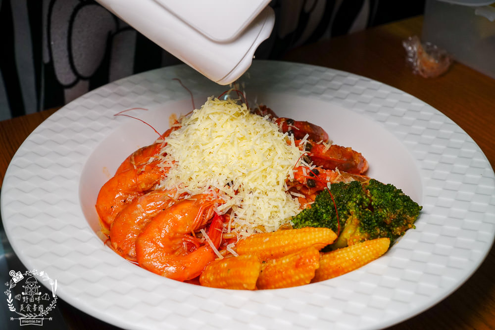 高雄[顥月義式料理]隱藏在市場內的頂級義大利麵店!日本進口的海膽明太子太浮誇了!