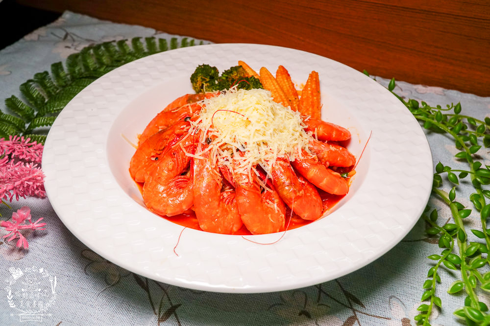 高雄[顥月義式料理]隱藏在市場內的頂級義大利麵店!日本進口的海膽明太子太浮誇了!