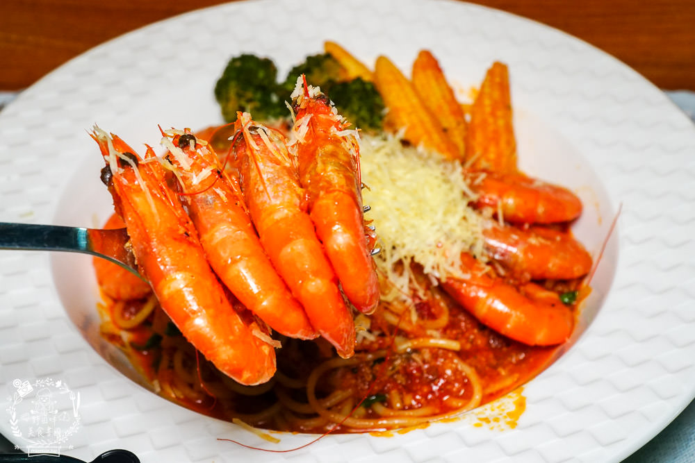 高雄[顥月義式料理]隱藏在市場內的頂級義大利麵店!日本進口的海膽明太子太浮誇了!