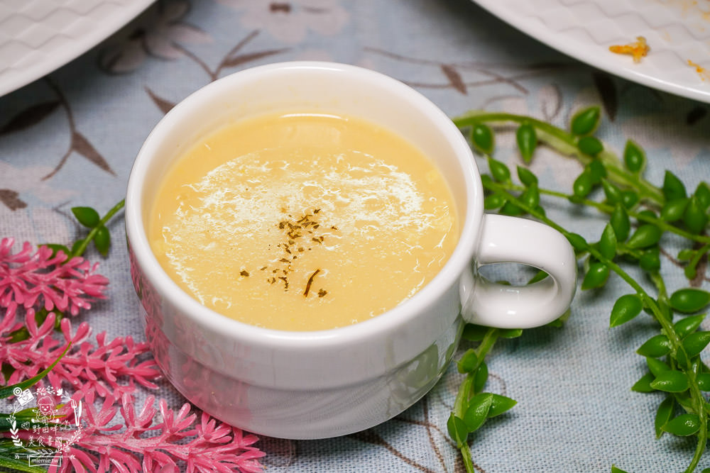 高雄[顥月義式料理]隱藏在市場內的頂級義大利麵店!日本進口的海膽明太子太浮誇了!