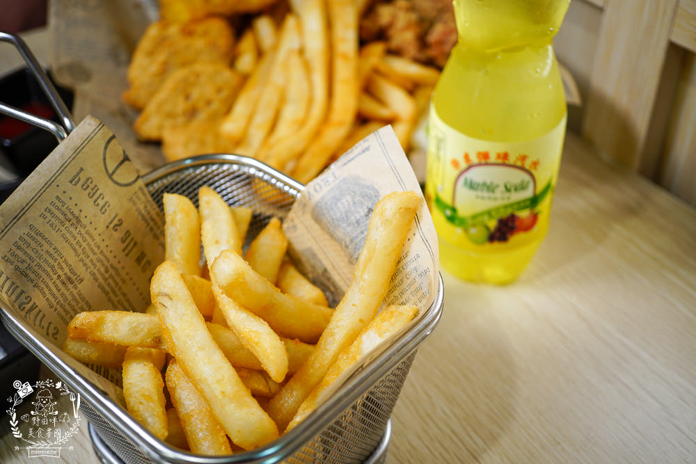 高雄排隊拉麵店[食8番王者拉麵]比日本拉麵更有個性的秘傳家系拉麵│前鎮美食‧高雄拉麵推薦