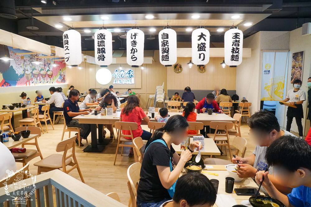 高雄排隊拉麵店[食8番王者拉麵]比日本拉麵更有個性的秘傳家系拉麵│前鎮美食‧高雄拉麵推薦