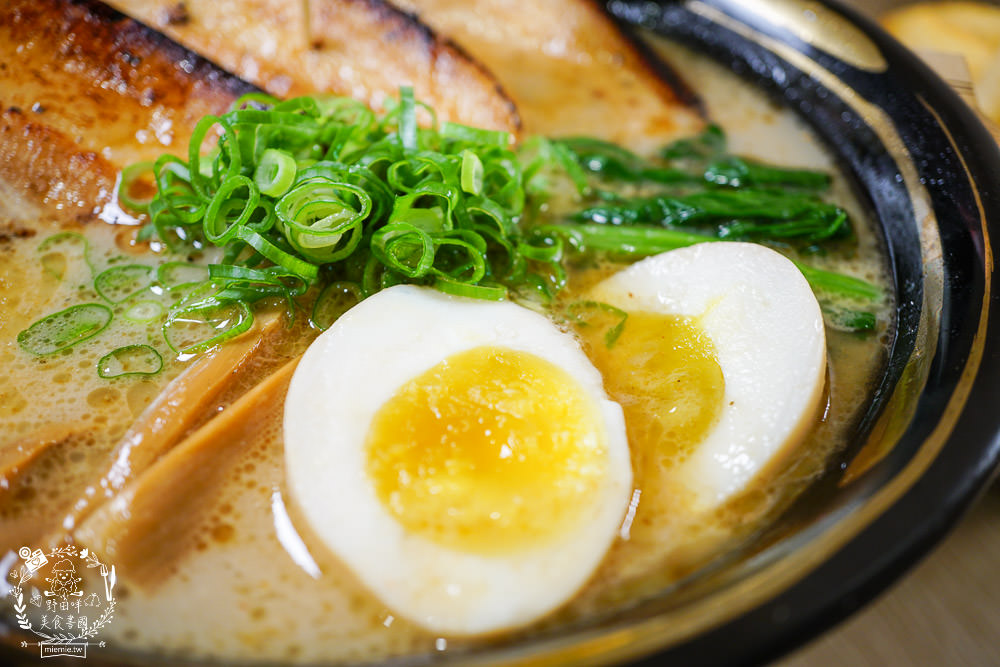 高雄排隊拉麵店[食8番王者拉麵]比日本拉麵更有個性的秘傳家系拉麵│前鎮美食‧高雄拉麵推薦