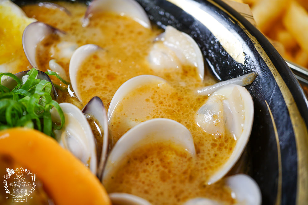 高雄排隊拉麵店[食8番王者拉麵]比日本拉麵更有個性的秘傳家系拉麵│前鎮美食‧高雄拉麵推薦