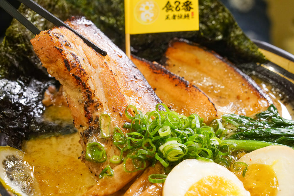 高雄排隊拉麵店[食8番王者拉麵]比日本拉麵更有個性的秘傳家系拉麵│前鎮美食‧高雄拉麵推薦