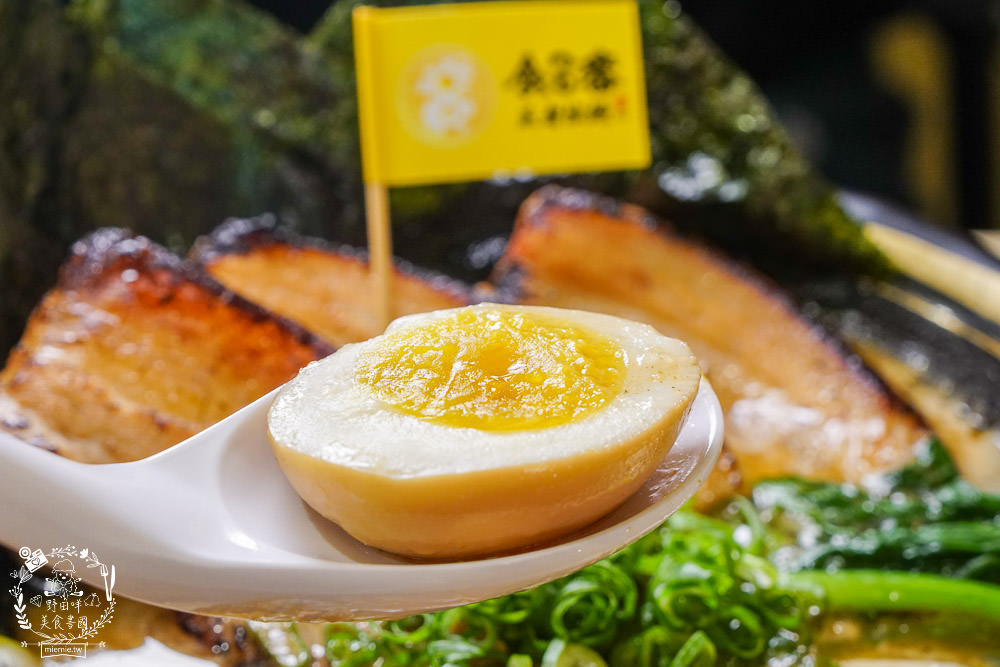 高雄排隊拉麵店[食8番王者拉麵]比日本拉麵更有個性的秘傳家系拉麵│前鎮美食‧高雄拉麵推薦
