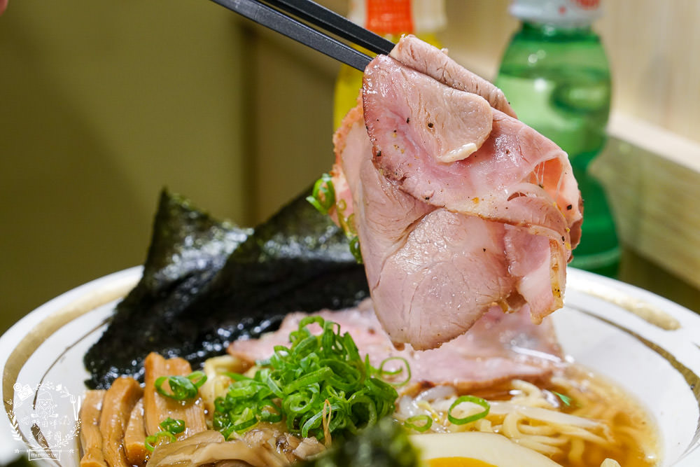 高雄排隊拉麵店[食8番王者拉麵]比日本拉麵更有個性的秘傳家系拉麵│前鎮美食‧高雄拉麵推薦