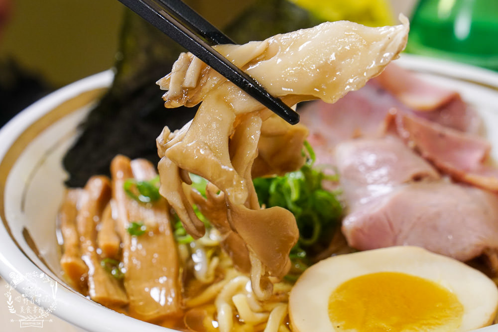 高雄排隊拉麵店[食8番王者拉麵]比日本拉麵更有個性的秘傳家系拉麵│前鎮美食‧高雄拉麵推薦