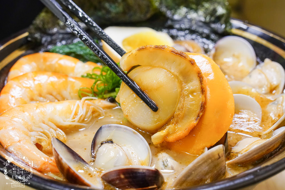 高雄排隊拉麵店[食8番王者拉麵]比日本拉麵更有個性的秘傳家系拉麵│前鎮美食‧高雄拉麵推薦