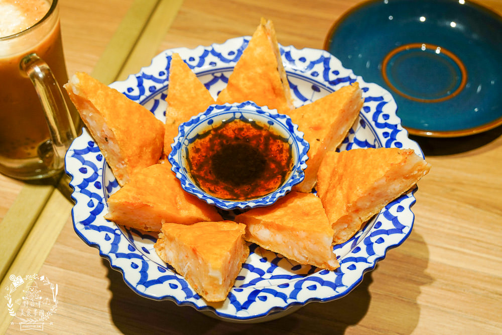 高雄[饗泰多泰式料理]義享天地泰國料理!精緻合菜客製化聚餐推薦!月亮蝦餅超厚實!