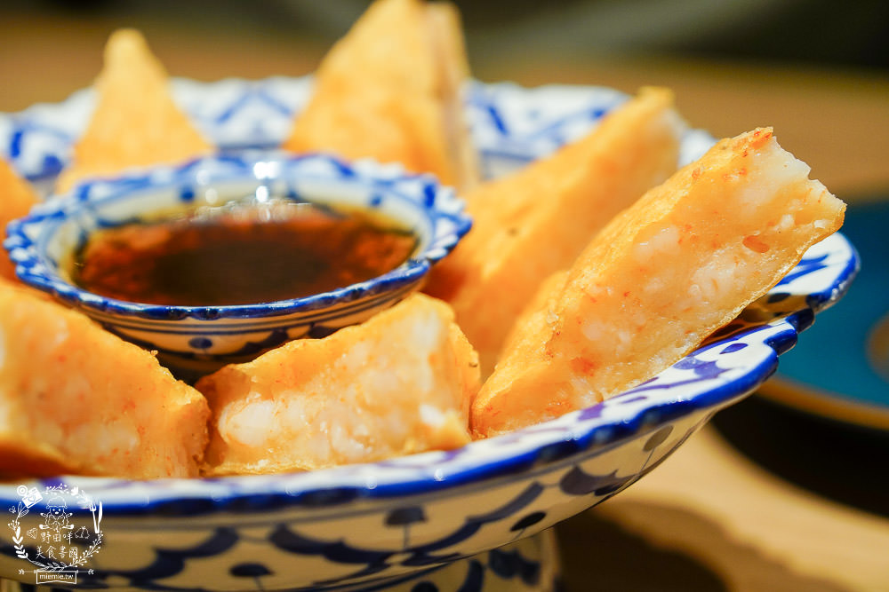 高雄[饗泰多泰式料理]義享天地泰國料理!精緻合菜客製化聚餐推薦!月亮蝦餅超厚實!
