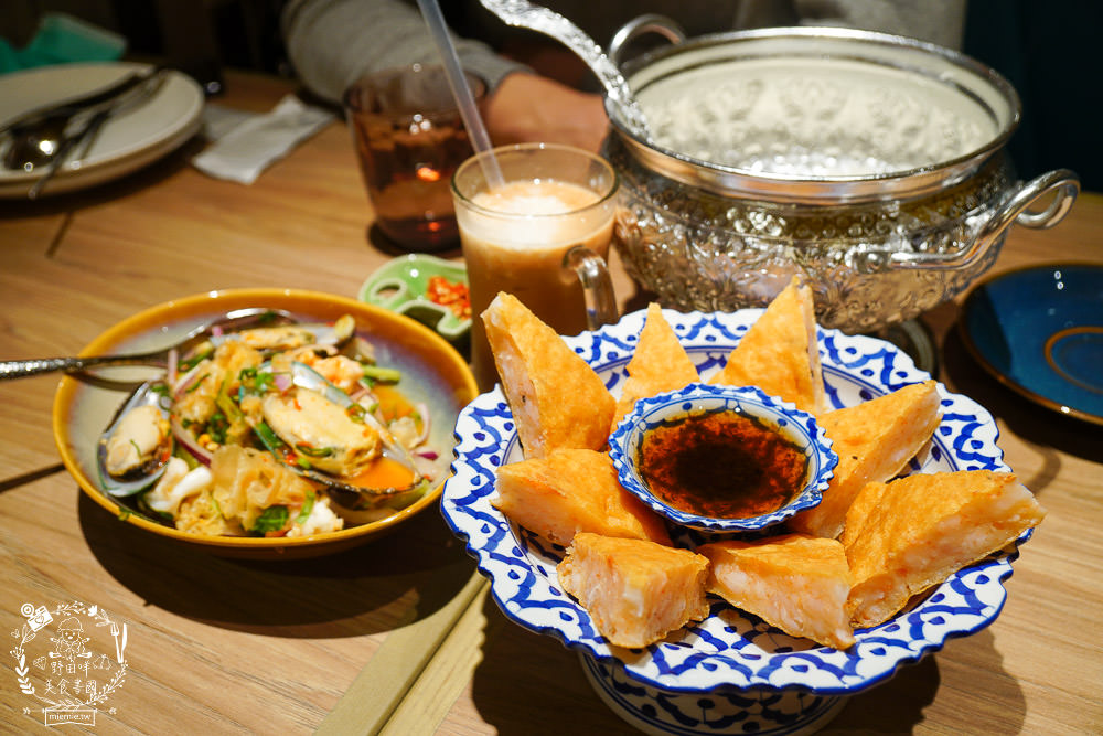 高雄[饗泰多泰式料理]義享天地泰國料理!精緻合菜客製化聚餐推薦!月亮蝦餅超厚實!
