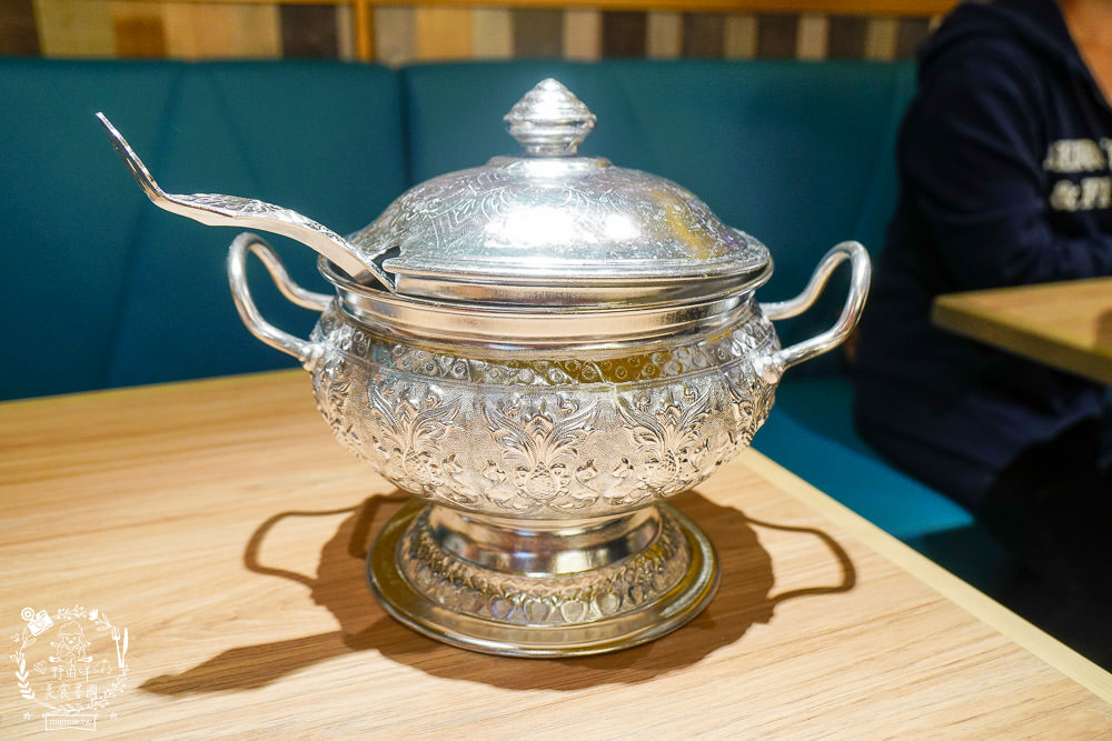 高雄[饗泰多泰式料理]義享天地泰國料理!精緻合菜客製化聚餐推薦!月亮蝦餅超厚實!