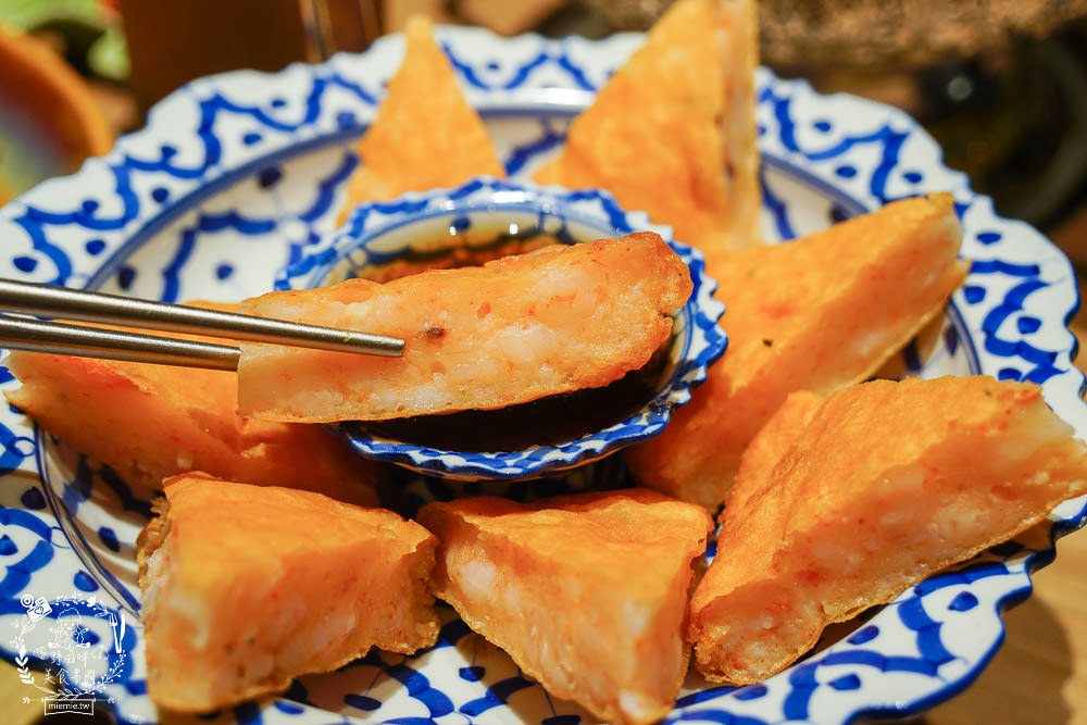 高雄[饗泰多泰式料理]義享天地泰國料理!精緻合菜客製化聚餐推薦!月亮蝦餅超厚實!