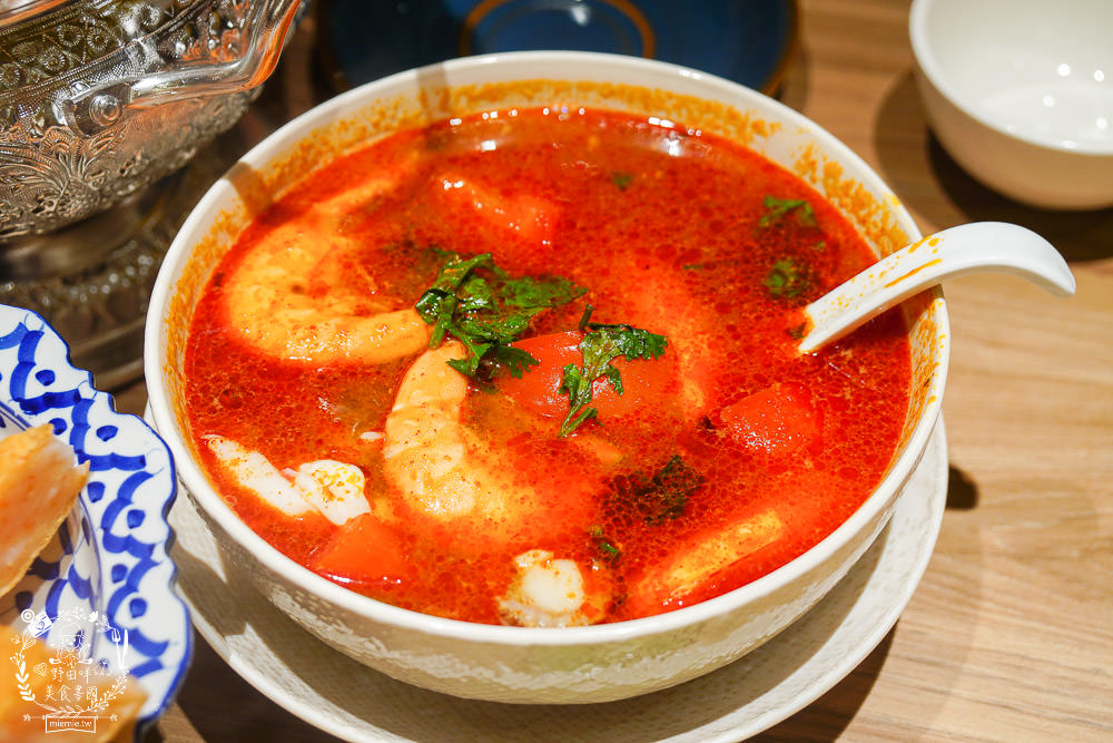 高雄[饗泰多泰式料理]義享天地泰國料理!精緻合菜客製化聚餐推薦!月亮蝦餅超厚實!